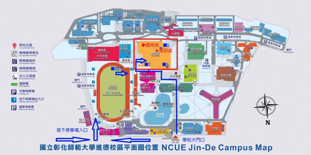 進德校區校園配置圖，體育館位於體育館一樓電梯旁；可由 C 出入口進入，西三出口可抵達體育館，校園運動場下方設有 B1 收費停車場。